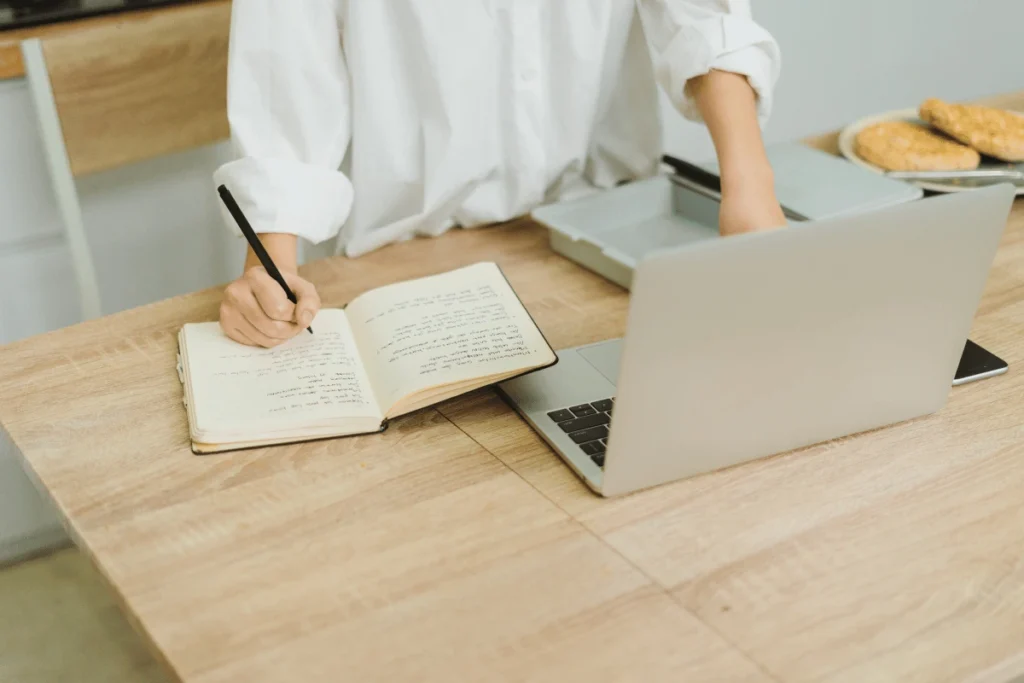 How to Make Extra Money With a Small Side Hustle